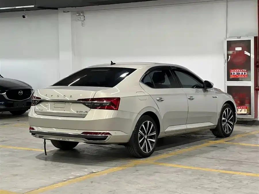 Skoda SuperB Superb 2023 facelifted TSI280 DSG exclusive version 2023 — миниатюра 2