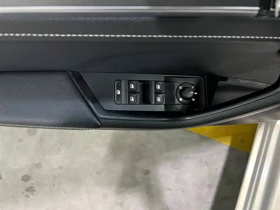 Skoda SuperB Superb 2023 facelifted TSI280 DSG exclusive version 2023 — миниатюра 5