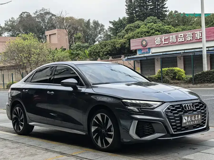 Audi A3 2024 A3L Limousine 35 TFSI Fashion Sports 2024 — миниатюра 3