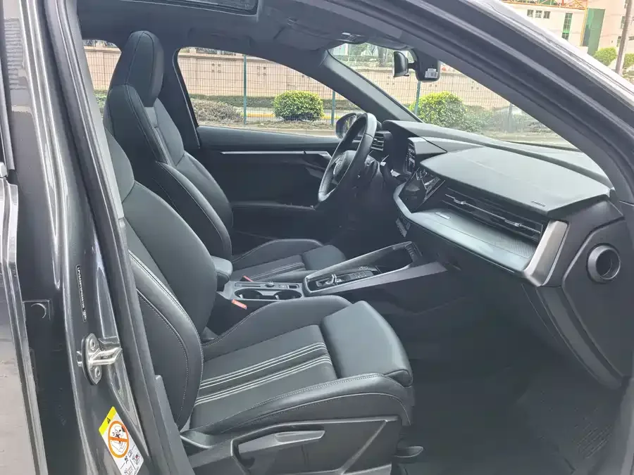 Audi A3 2024 A3L Limousine 35 TFSI Fashion Sports 2024 — миниатюра 4