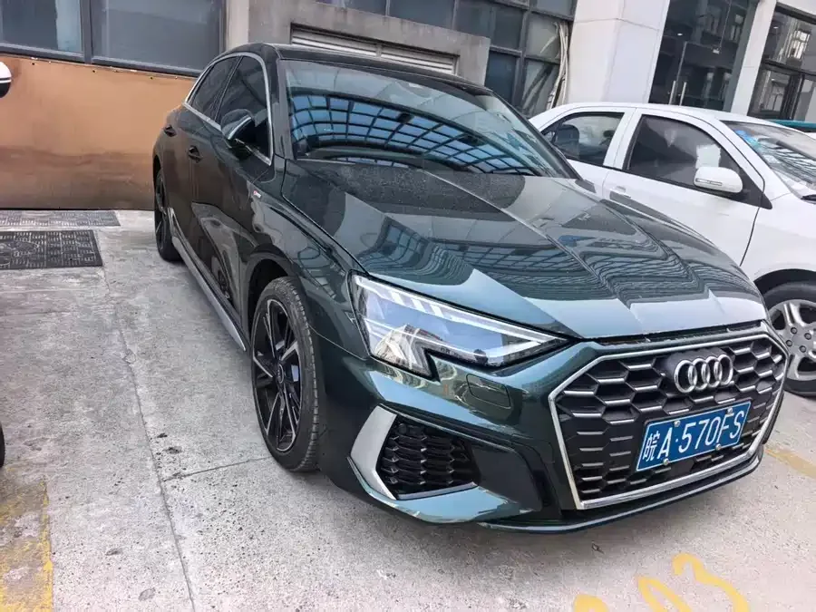 Audi A3 2023 Sportback 35 TFSI stylish and sporty 2023 — миниатюра 3