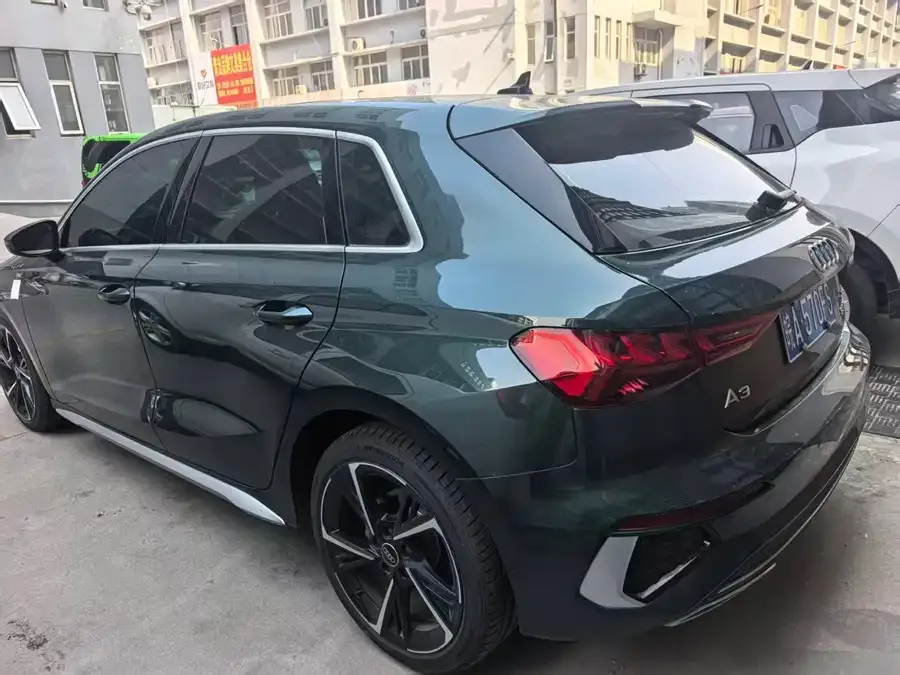 Audi A3 2023 Sportback 35 TFSI stylish and sporty 2023 — миниатюра 4