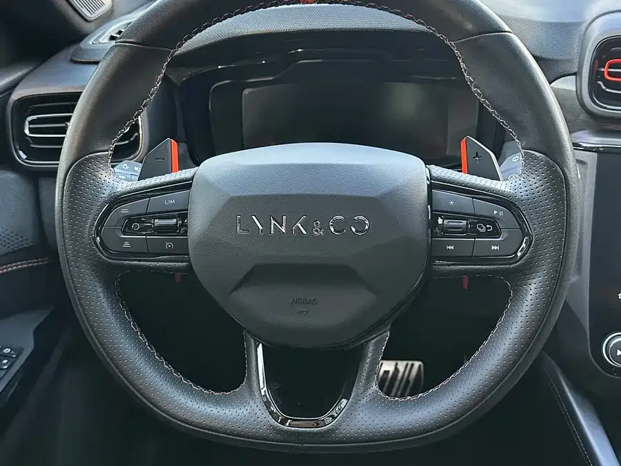 Lynk & Co 02 Hatchback Lynk & Co 02 Hatchback 2021 2.0TD Halo Driving Control Kit Edition 2022 — миниатюра 4