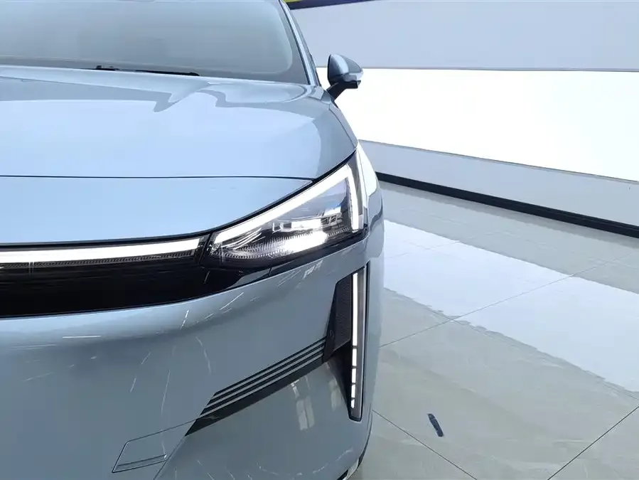 Geely Galaxy L6 Galaxy L6 2025 EM-i 140km Starship Edition 2025 — миниатюра 2
