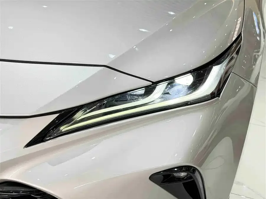 Toyota Venza Venza 2022 2.0L CVT 2WD Premium Edition 2022 — миниатюра 4