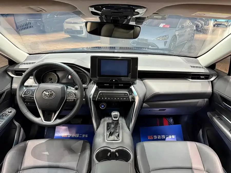 Toyota Venza Venza 2022 2.0L CVT 2WD Luxury Edition 2022 — миниатюра 4