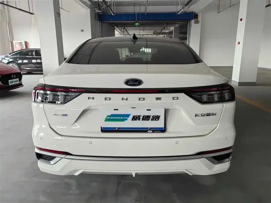Ford Mondeo 2023 Mondeo EcoBoost 245 Luxury 2024 — миниатюра 2