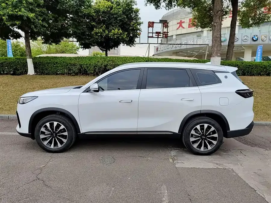 Chery Tiggo 8 PLUS Chery Tiggo 8 PLUS 2025 290TGDI DCT Pro Edition 2026 — миниатюра 3