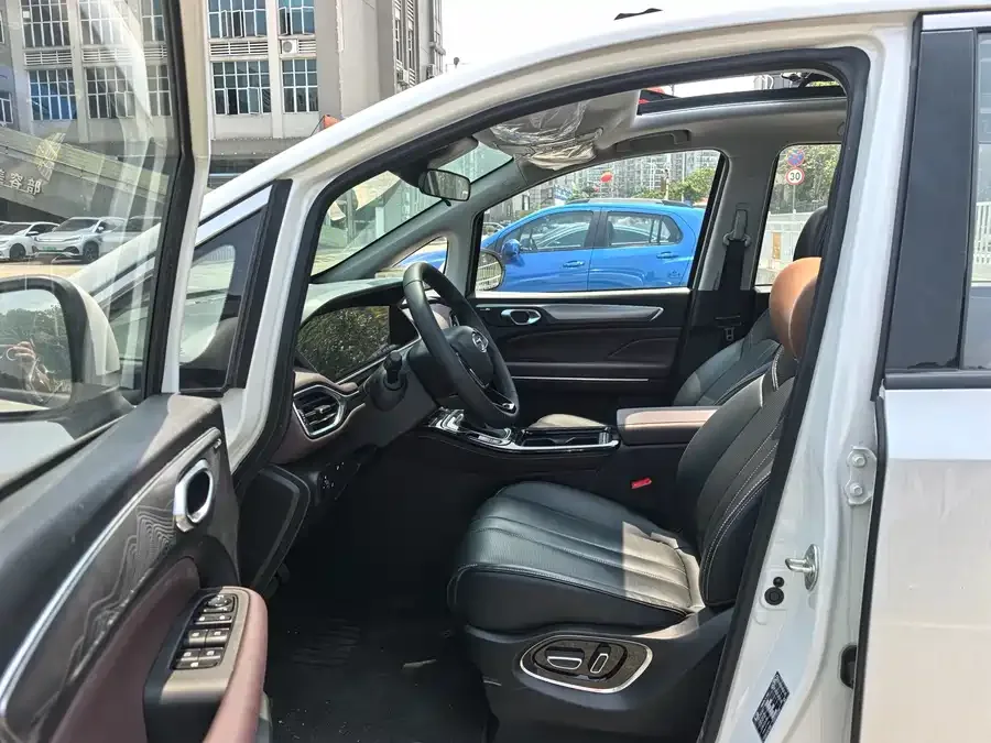 GAC Trumpchi M6 Trumpchi M6 2023 PRO 270T DCT Premium Edition 2024 — миниатюра 2