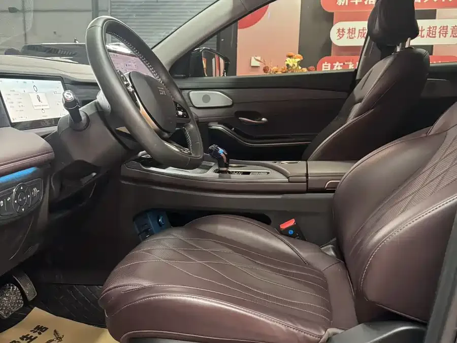 Jetour X90 PRO JETOUR X90 PRO 2024 2.0T DCT Luxury Edition 5 Seaters 2025 — миниатюра 4