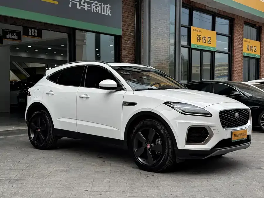 Jaguar E-Pace 2024 aggressive sports version R-DYNAMIC S 2024 — миниатюра 3