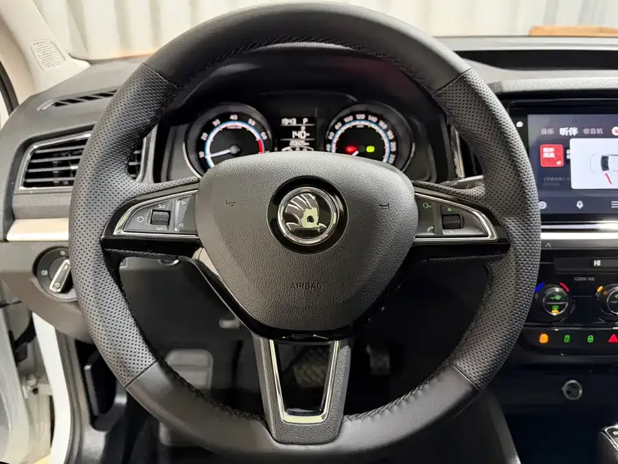 Skoda Kamiq Komic 2023 1.5L automatic comfort version 2023 — миниатюра 4