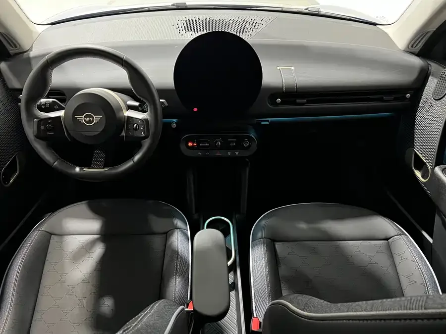 MINI electric COOPER Electric MINI COOPER 2024 456km COOPER E Classic 2025 — миниатюра 2