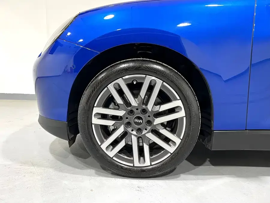 MINI electric COOPER Electric MINI COOPER 2024 456km COOPER E Classic 2025 — миниатюра 3