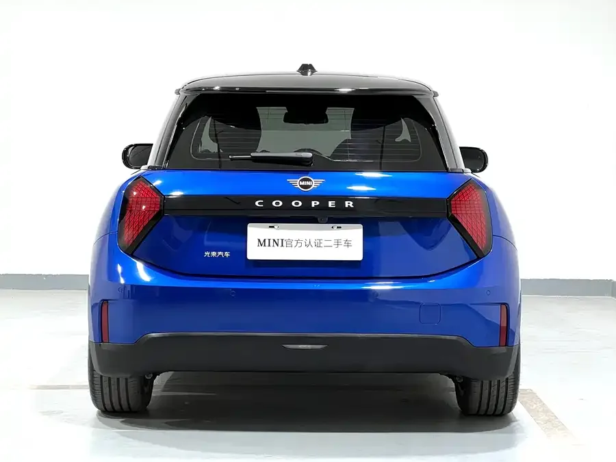 MINI electric COOPER Electric MINI COOPER 2024 456km COOPER E Classic 2025 — миниатюра 4