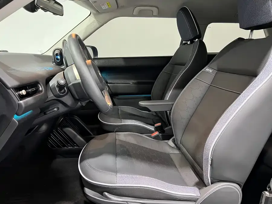 MINI electric COOPER Electric MINI COOPER 2024 456km COOPER E Classic 2025 — миниатюра 5