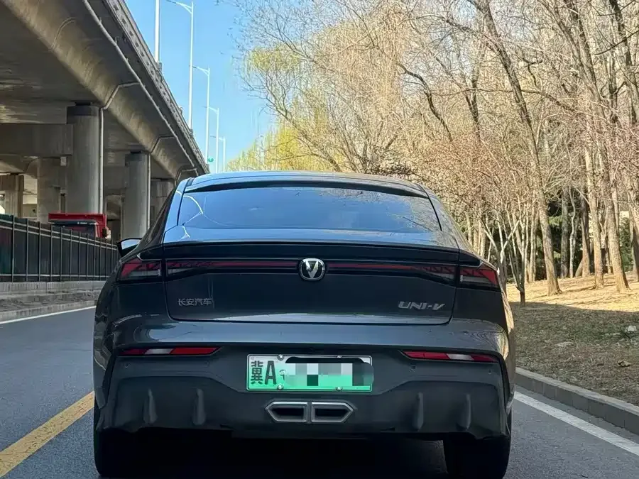 Changan UNI-V Smart Electric iDD Changan UNI-V iDD 2024 Blue Whale iDD 136km Smart Cool 2024 — миниатюра 3