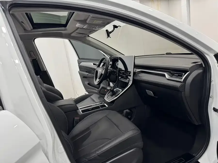 Haval M6 Haval M6 2021 PLUS 1.5T DCT Luxury Smart Connected Edition 2022 — миниатюра 4