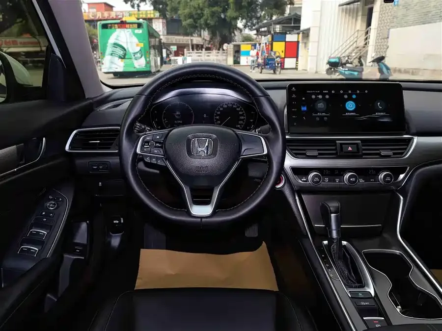 Honda Accord Accord 2022 260TURBO Deluxe Edition 2023 — миниатюра 5