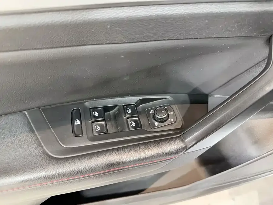 Volkswagen Lavida Lavida 2023 280TSI DSG Starry Sky Edition 2022 — миниатюра 4