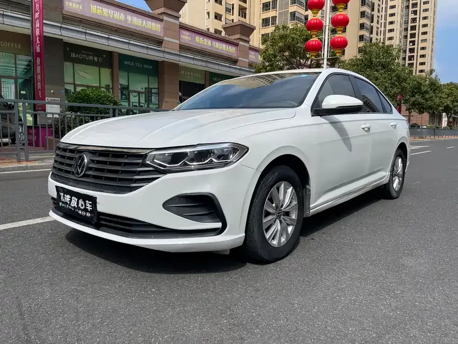 Volkswagen Lavida Lavida 2023 facelift 1.5L automatic Deyi version 2023 — фото 1, купить с доставкой в Москву