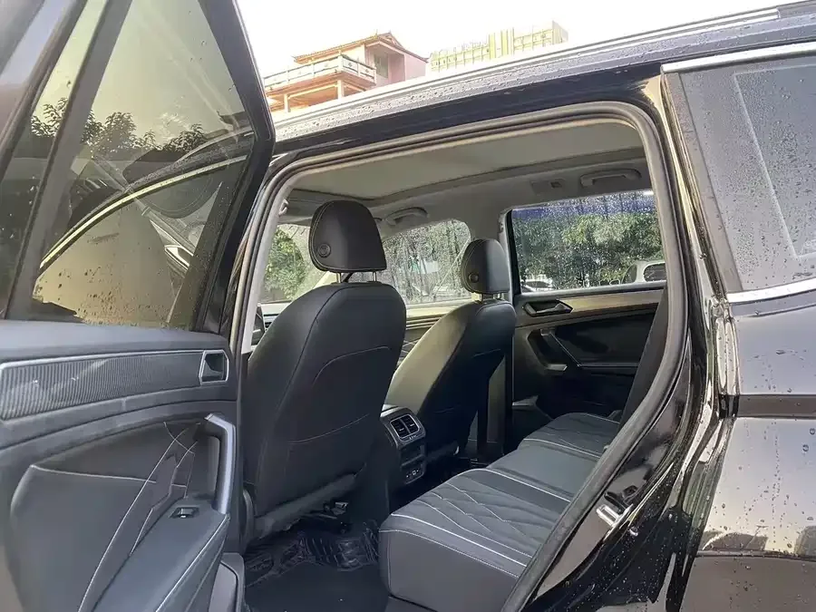 Volkswagen Tiguan L Tiguan L 2024 Outstanding Model 330TSI Automatic Two-Wheel Drive R-Line Dragon Glory Edition 2024 — миниатюра 2