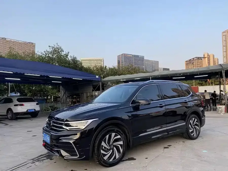Volkswagen Tiguan L Tiguan L 2024 Outstanding Model 330TSI Automatic Two-Wheel Drive R-Line Dragon Glory Edition 2024 — миниатюра 3