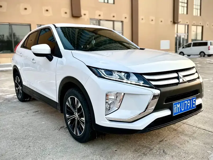 Mitsubishi Yige Yige 2021 1.5T CVT 2WD Fearless Edition 2022 — миниатюра 3