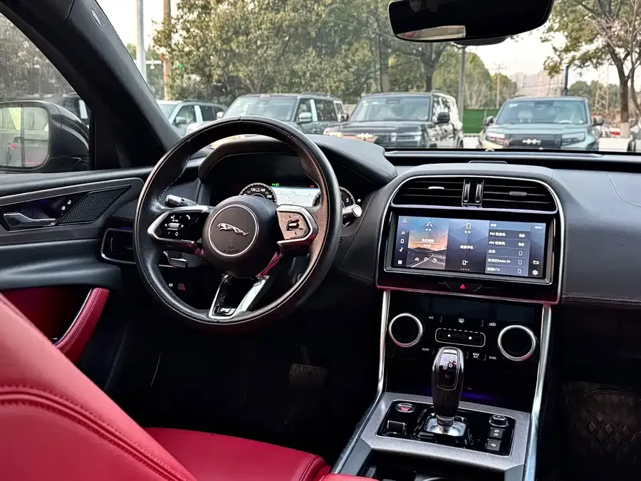Jaguar XEL 2023 2.0T 250PS R-DYNAMIC S aggressive sports version 2023 — миниатюра 4