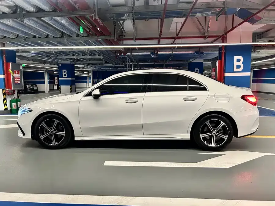 Mercedes-Benz Class A Mercedes-Benz A-Class 2023 A 200 L Fashion Edition 2023 — миниатюра 4