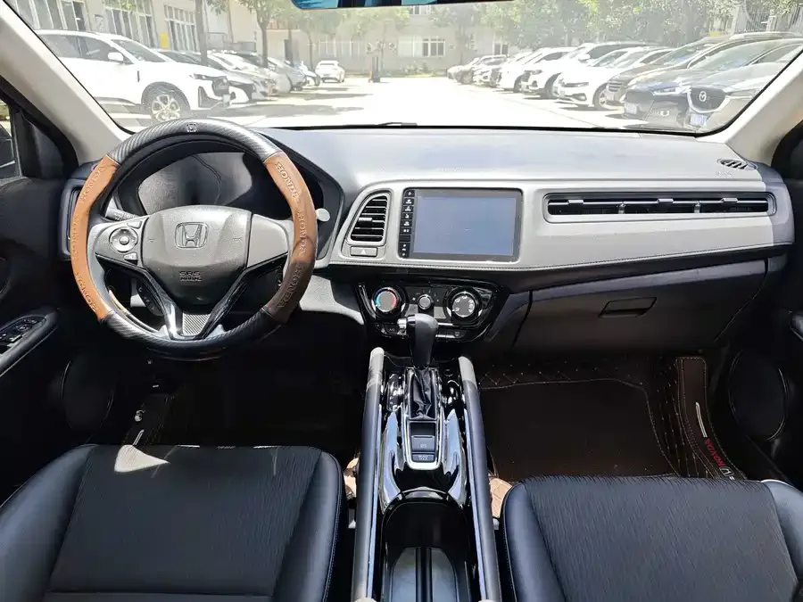 Honda Vezel 2022 VIZI 1.5L CVT Phantom Night Pioneer Edition 2022 — миниатюра 3