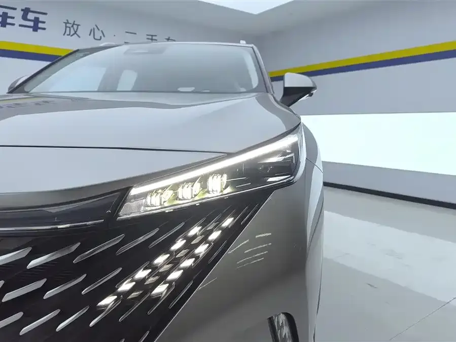 Roewe RX5 New Energy Roewe RX5 New Energy 2023 eRX5 Super Hybrid Superior Edition 2026 — миниатюра 2