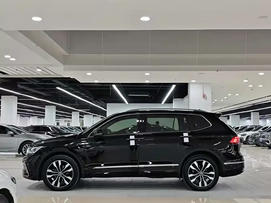 Volkswagen Tiguan L Tiguan L 2023 330TSI Automatic 2WD R-Line Enjoy Edition 2023 — миниатюра 3