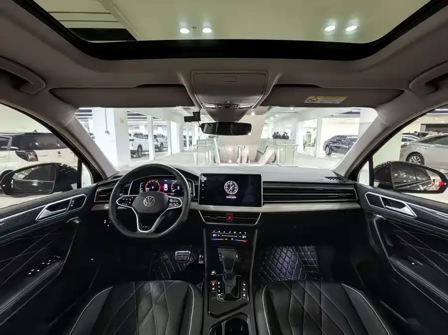 Volkswagen Tiguan L Tiguan L 2023 330TSI Automatic 2WD R-Line Enjoy Edition 2023 — миниатюра 4