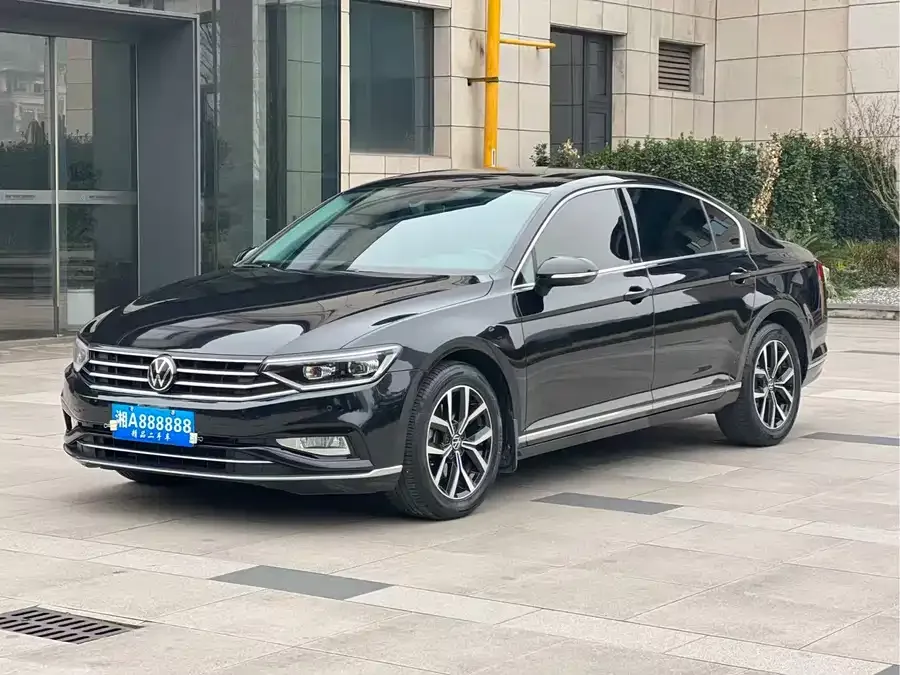 Volkswagen Magotan Magotan 2020 330TSI DSG Leading Edition 2022 — фото 1, купить с доставкой в Москву