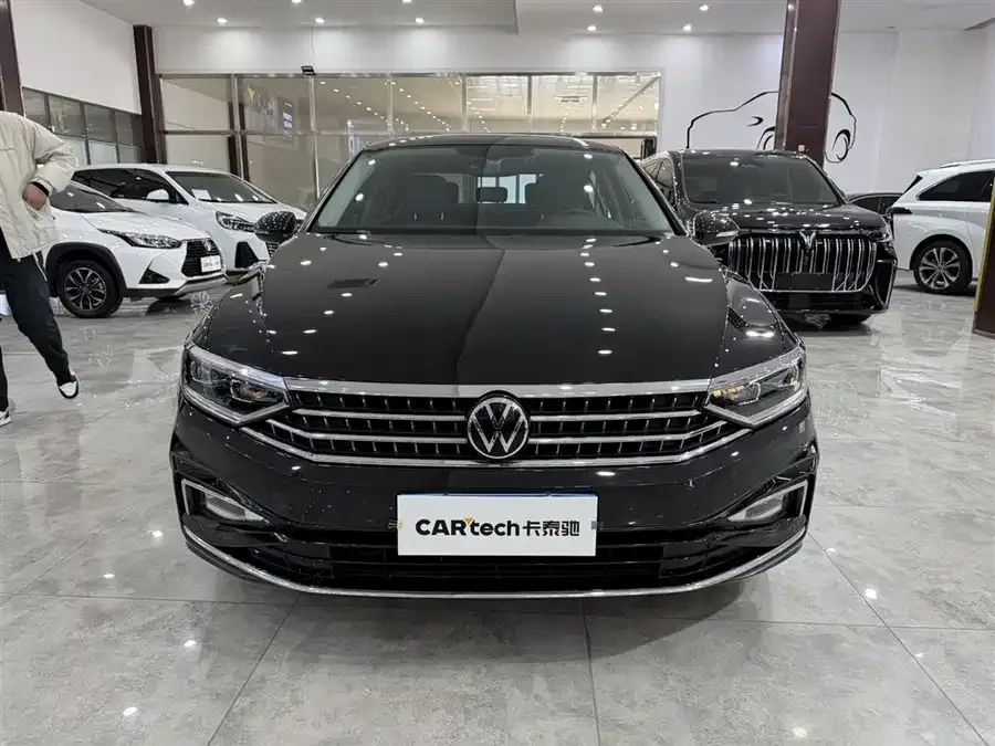 Volkswagen Magotan Magotan 2023 2 million commemorative edition 330TSI DSG leading model 2023 — миниатюра 3