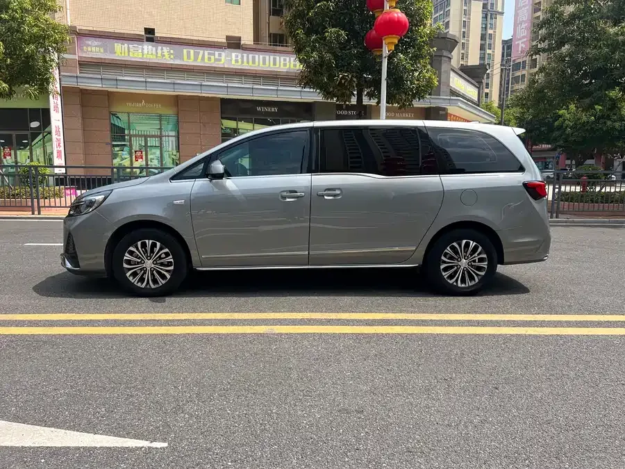 Buick GL8 2023 Land Business Class Smart Edition 2022 — миниатюра 4