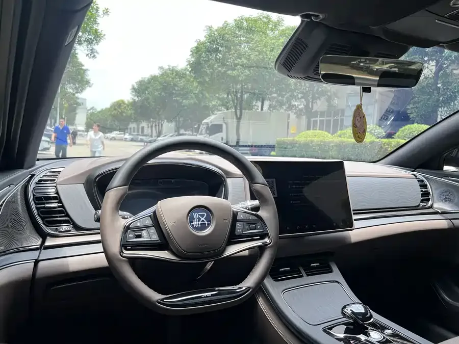 BYD Second-hand Han 2025 DM-i Intelligent Driving Edition 125KM Premium Edition 2024 — миниатюра 4