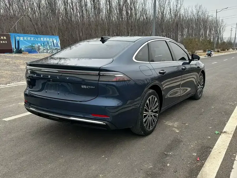 Geely Galaxy A7 Galaxy A7 2025 EM-i 150km Explorer+ Edition 2025 — миниатюра 3