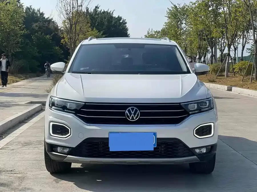 Volkswagen T-ROC T-ROC 2022 280TSI DSG 2WD Comfort PLUS 2022 — фото 1, купить с доставкой в Москву