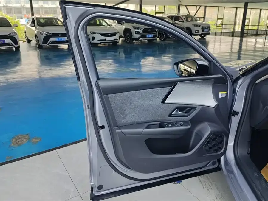 Citroen Versailles C5 X Versailles C5 X 2025 1.6T Overseas Edition 2024 — миниатюра 4