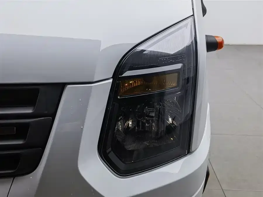 Ford New Generation Transit The new generation Ford Transit 2019 model 2.2T multi-functional extended wheelbase 3-seater with a central roof, meets China VI emission standards. 2022 — миниатюра 4