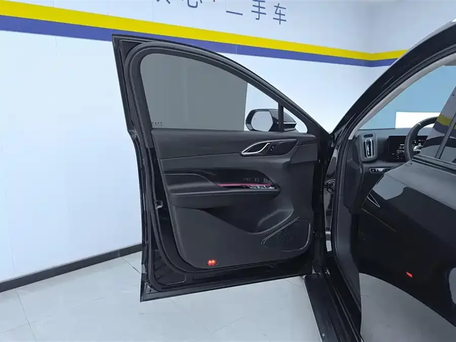 Hongqi HS3 PHEV Hongqi HS3 PHEV 2024 115km Jinwei Edition 2025 — миниатюра 4