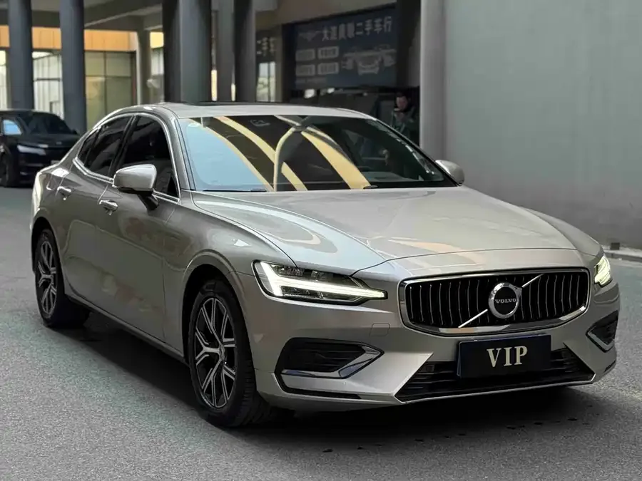 Volvo S60 2023 B4 Zhiyuan Luxury Edition 2023 — миниатюра 3