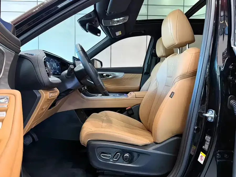 GAC Trumpchi GS8 Trumpchi GS8 2025 Pilot Series 2.0TGDI 2WD Luxury Edition 5 Seaters 2024 — миниатюра 2