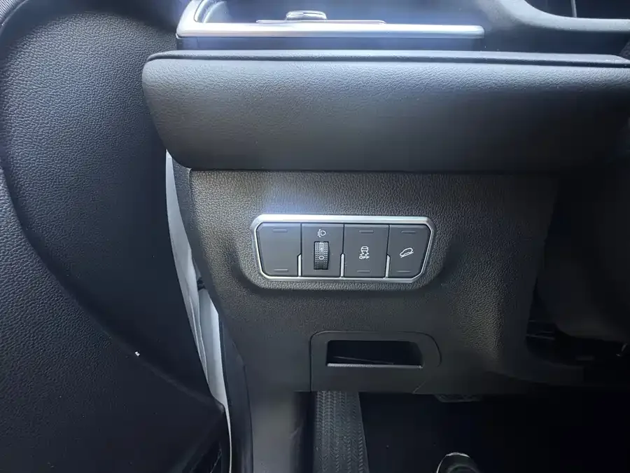 Haval M6 Haval M6 2021 PLUS 1.5T DCT Luxury Smart Connected Edition 2022 — миниатюра 3