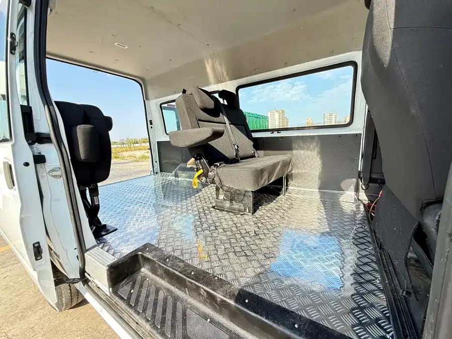 Jiangling Fushun Jiangling Fushun 2023 2.0T manual mid-axle mid-top commercial multi-purpose passenger car with 6 seats 2023 — миниатюра 4