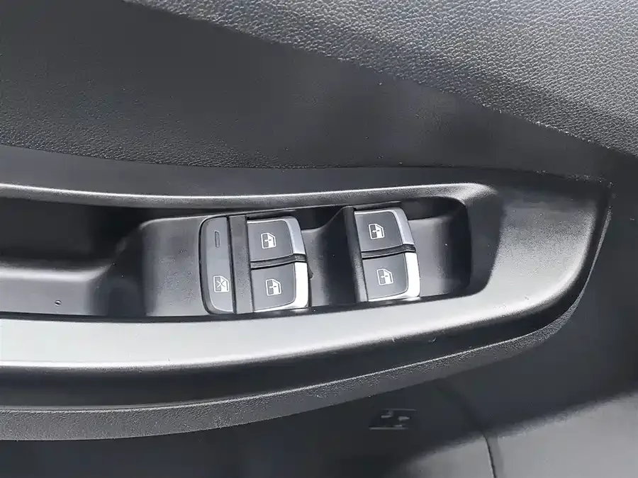 Jiangling Book Baodian 2023 2.5T diesel two-wheel drive comfort version flat-bottom cargo box long axis JX4D25A6L 2023 — миниатюра 3