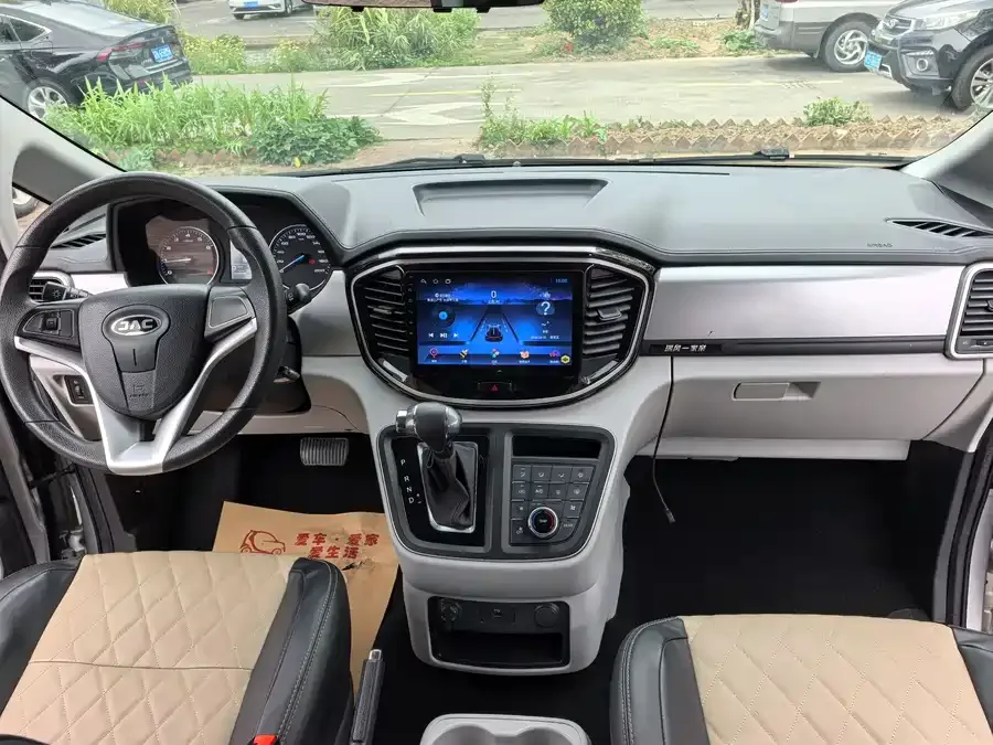 JAC Refine Ruifeng M4 Refine M4 2022 2.0TGDI automatic business travel version 2023 — миниатюра 2