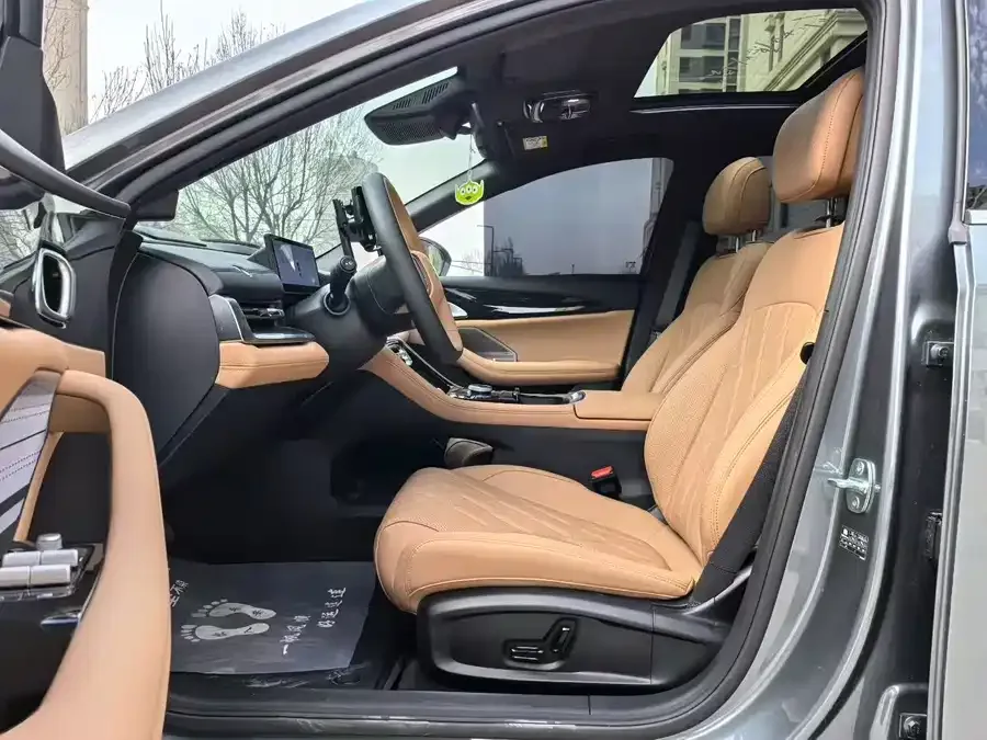 Geely Galaxy A7 Galaxy A7 2025 EM-i 150km Explorer+ Edition 2025 — миниатюра 2